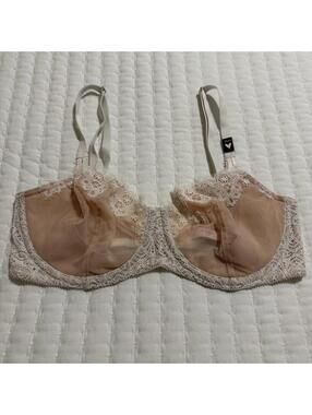 Victoria’s Secret 32DD Push-up Without Padding Bra White & Nude Lace & Mesh